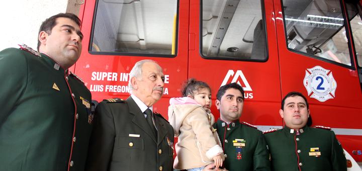 En Cuerpo de Bomberos de Laja realizan ceremonia de premiación por años de servicio y bendición de vehículos