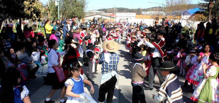 Estudiantes de la comuna participaron de la Cuecada Escolar de Fiestas Patrias