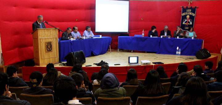 Primer foro panel de exposición de propuestas desarrolla liceo lajino con candidatos al Concejo Municipal