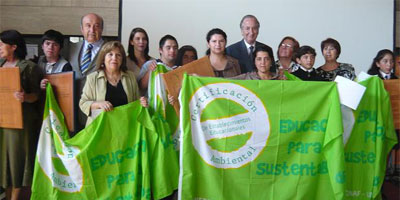 Escuela recibe Certificaci�n Ambiental