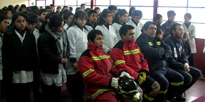 Escuela D-975 saluda a Bomberos en su d�a