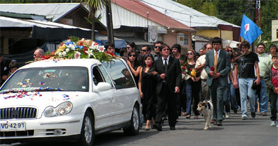 Multitudinaria despedida a Rosita