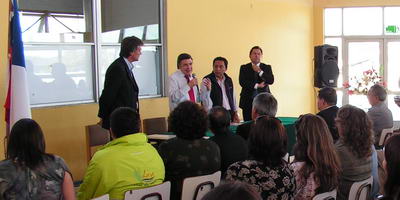 Ministro Lavín visita Laja previo al inicio de clases
