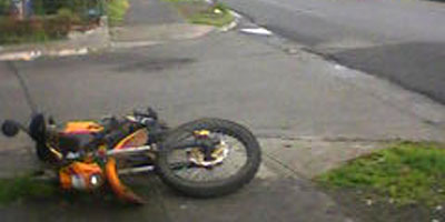 Lajino.cl - Accidente deja a motociclista lesionado