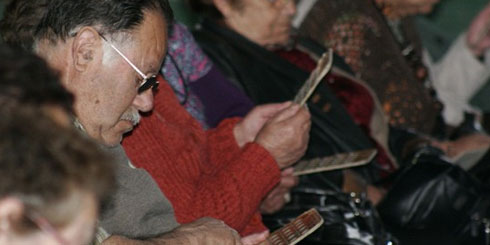 Lajino.cl - Adultos mayores participan de Bingo