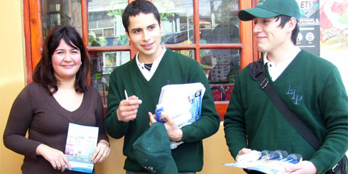 LAJINO.CL es LAJA en Internet // Alumnos del área eléctrica del Liceo Técnico de Laja entregan recomendaciones a vecinos