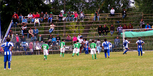 LAJINO.CL es LAJA en Internet // Escuela de Fútbol CMPC Laja enfrentó en 7 categorías a Huachipato filial Cauquenes en Estadio Ernesto Alvear