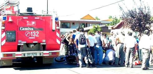 LAJINO.CL LAJA en Internet // Accidente en Avenida Los Ríos en la comuna de Laja // Choque de camioneta y motocicleta