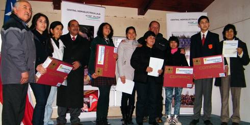 LAJINO.CL ES LAJA EN INTERNET // Mejores alumnos de La Aguada reciben becas y se anuncia Gimnasio para el sector