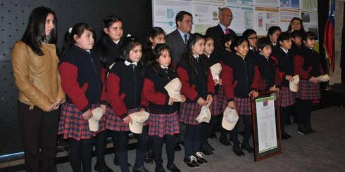 LAJINO.CL ES LAJA EN INTERNET // Reconocen a "Nuevos Forjadores Ambientales", entre ellos alumnos de establecimiento educacional de Laja