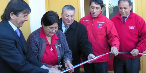 LAJINO.CL ES LAJA EN INTERNET // Autoridades entregan casa Nº 100 por reconstrucción en la comuna de San Rosendo