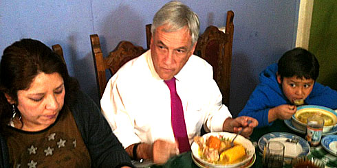 LAJINO.CL ES LAJA EN INTERNET / Presidente Sebastián Piñera comparte una cazuela junto a familia de San Rosendo