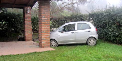 LAJINO.CL ES LAJA EN INTERNET // Familia sufre en menos de 10 meses el ingreso de vehículo a su propiedad en calle Los Guindos