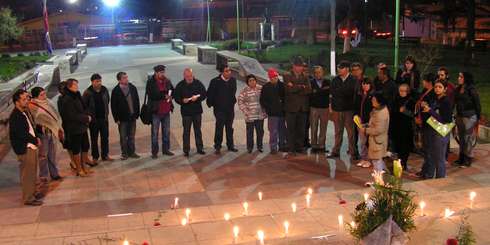 LAJINO.CL ES LAJA EN INTERNET // Agrupación de Detenidos Desaparecidos y Ejecutados Políticos de Laja y San Rosendo efectúan velatón en recuerdo de sus 21 familiares, 2 de ellos aún se desconoce su paradero