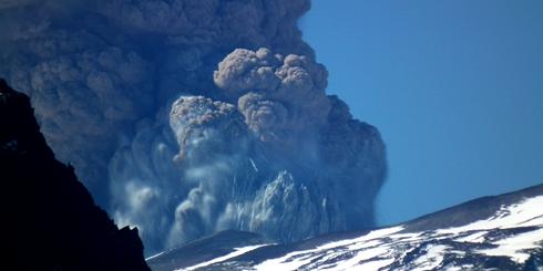 LAJINO.CL ES LAJA EN INTERNET // Se establece alerta roja en la comuna de Alto Bío-Bío por actividad del Volcán Copahue