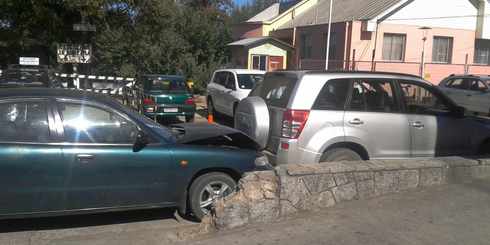 LAJINO.CL ES LAJA EN INTERNET // Guardia fue atropellada en zona de estacionamientos del Hospital de Laja