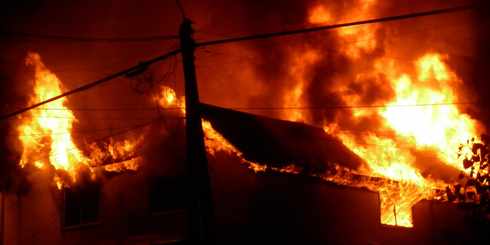 LAJINO.CL ES LAJA EN INTERNET // Incendio afectó al menos tres viviendas en sector Bío-Bío de la comuna de Laja