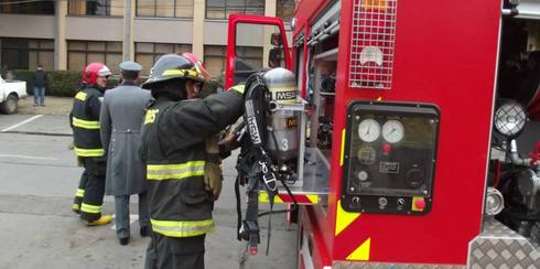 LAJINO.CL ES LAJA EN INTERNET // Carros e implementación entregó el Gobierno Regional a bomberos de la Provincia