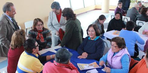 LAJINO.CL ES LAJA EN INTERNET // Más de doscientos adultos mayores se reúnen entorno a juegos de salón