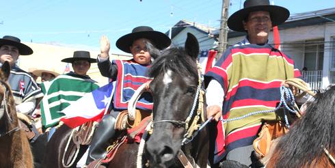 LAJINO.CL ES LAJA EN INTERNET // Desfile Fiestas Patrias en la comuna de Laja