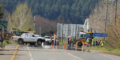 LAJINO.CL ES LAJA EN INTERNET // Trabajos de despeje con retroexcavadora dejó sin energía a vecinos de ruta Q-90