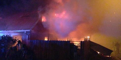 LAJINO.CL ES LAJA EN INTERNET // Incendio de magnitud destruye dos viviendas y deja a una víctima fatal en San Rosendo