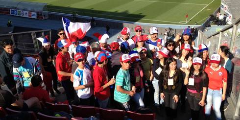 LAJINO.CL ES LAJA EN INTERNET // Una veintena de alumnos sanrosendinos apoyaron a la Selección Chilena desde el Estadio Nacional tras reconocimiento académico