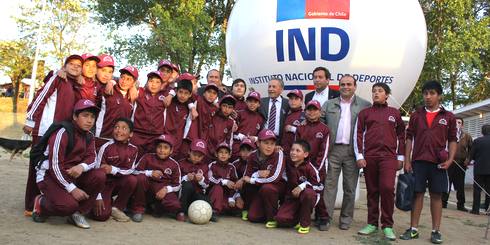 LAJINO.CL ES LAJA EN INTERNET // Inauguran nuevas instalaciones de cancha Sauzalito en la comuna de Laja