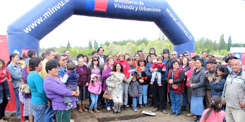 LAJINO.CL ES LAJA EN INTERNET // Gobierno realizó la colocación de la primera piedra en Comité Habitacional "Las Almendras" de Laja