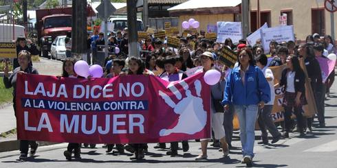 LAJINO.CL ES LAJA EN INTERNET //  Caminata "Laja dice NO a la violencia contra la Mujer"