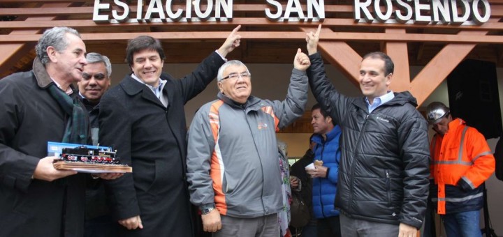 Ministro de Transporte Andrés Gómez-Lobo inaugura estación ferroviaria de San Rosendo