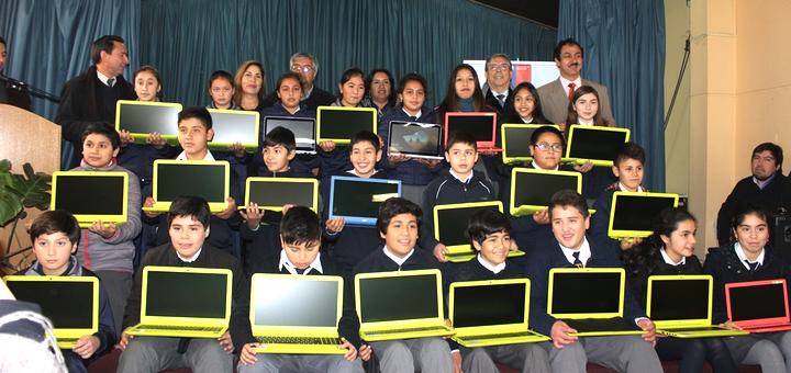 “Me conecto para aprender” entrega 13.731 equipos portátiles en la Región, de ellos 3.311 en la Provincia, 272 en Laja y 23 en San Rosendo