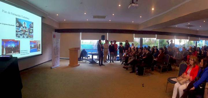 Escuela Andrés Alcázar presentó su innovador sistema de Formación Ciudadana en jornada regional